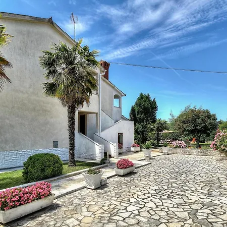 Amazing Apartment In Porec With Wifi *